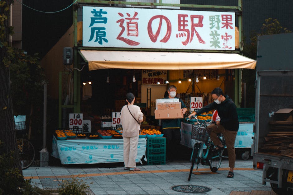 阳台隔板 (Partition)：那个薄板是逃生通道，绝对不能放东西挡住！