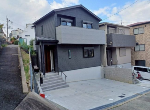 大阪府箕面市新建东南角地三车位一户建