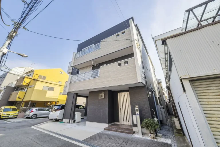 大阪市西成区玉出中｜岸里玉出站徒歩4分・地上3階木造・4LDK陽光發電及兩台停車