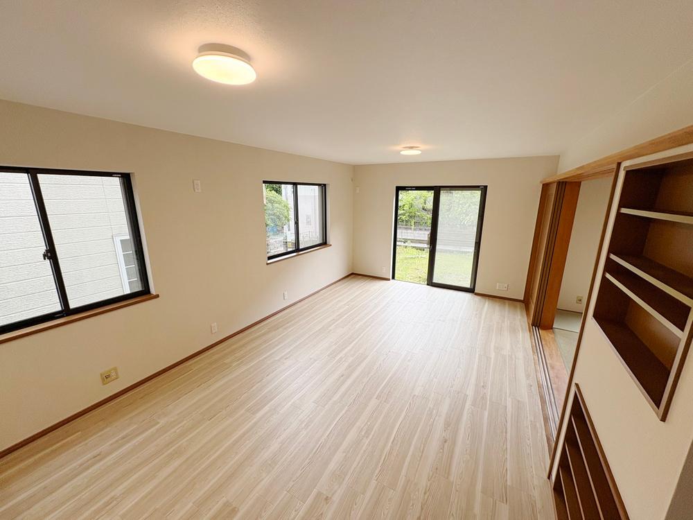 西宮市名塩生活圈｜JR福知山線西宮名塩巴士12分名塩茶園町歩15分・4LDK・土地約57坪、建物約125㎡，停车2台可，內裝整修