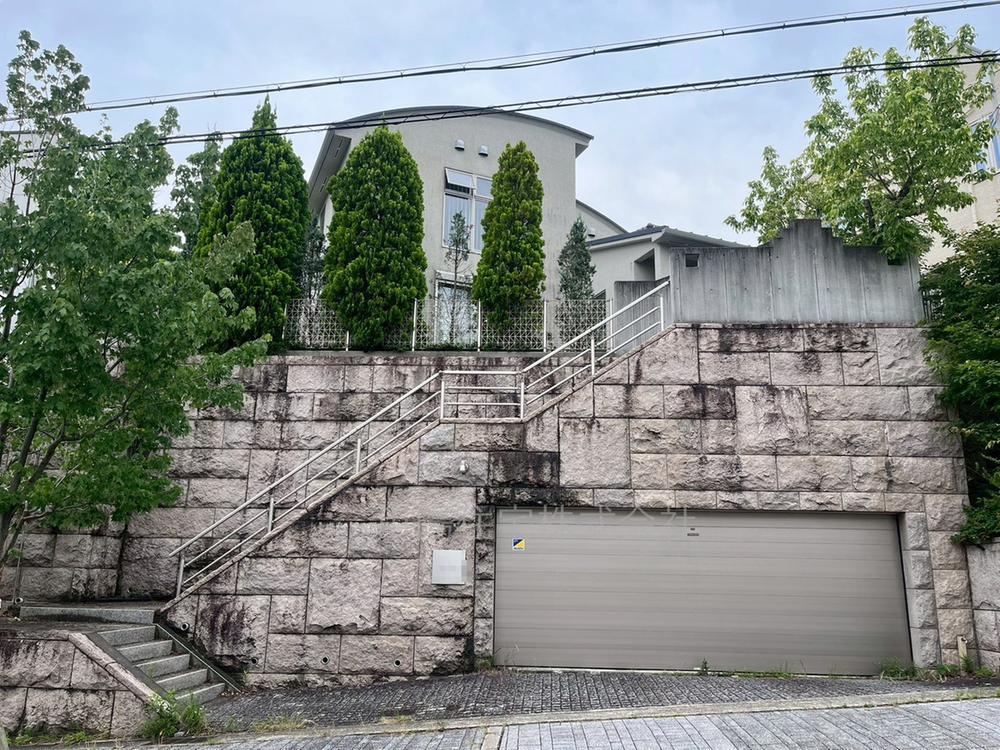 西宮市苦楽園五番町生活圈｜阪急甲陽線苦楽園口站步行18分・4LDK納戸・土地約104坪駐車3台可