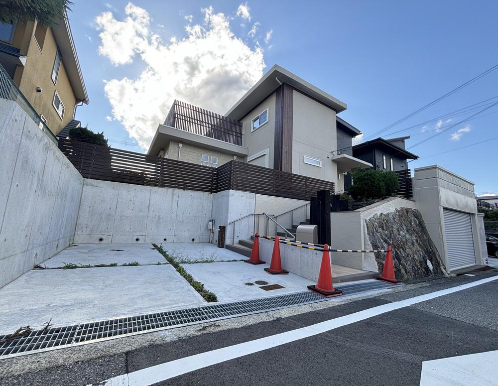 神戸市北区東大池３生活圈｜大池駅步行8｜4LDK｜土地213.23㎡・建物110.76㎡｜駐車2台可及設備齊全的翻新住宅