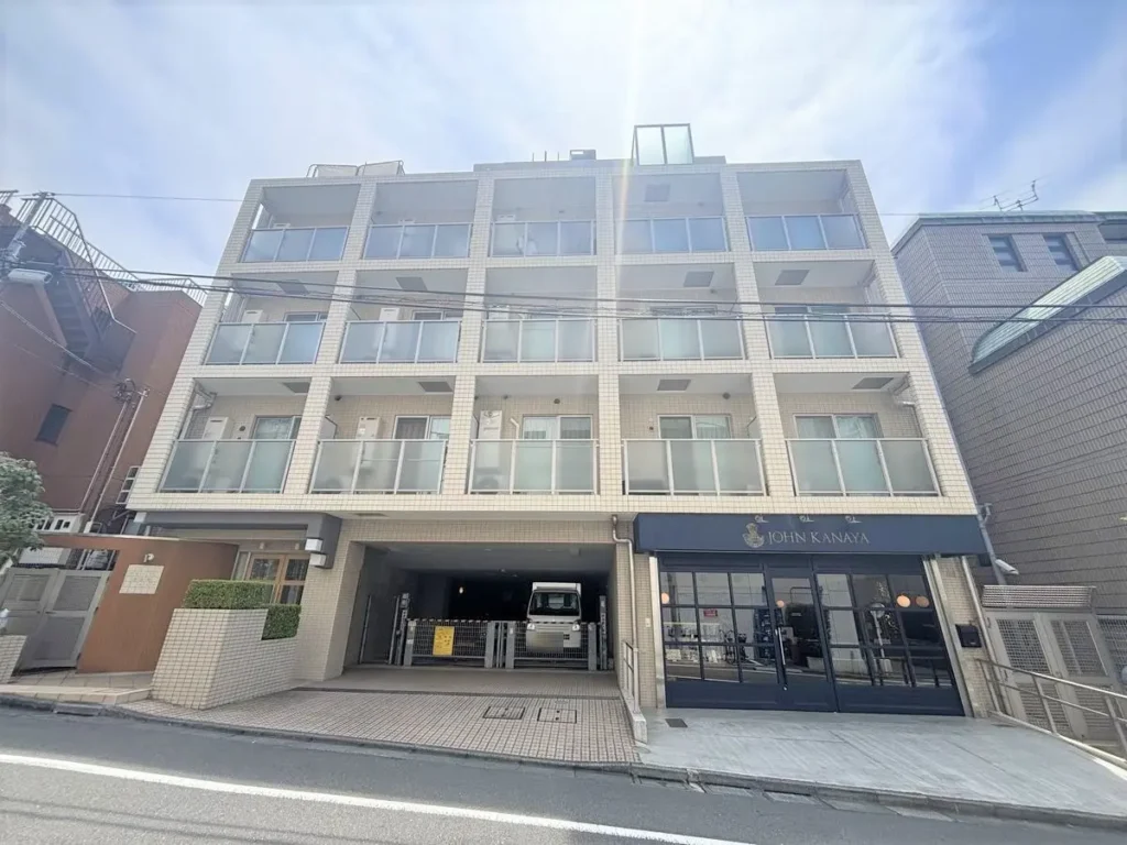渋谷区恵比寿南｜恵比寿徒歩5分・3階南西角部屋・雙向採光通風 公寓