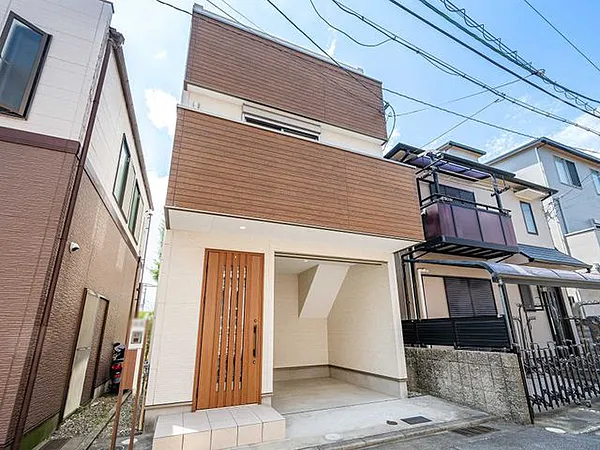 西宮市中殿町｜JR東海道山陽本線西宮駅徒歩5分・木造3階建・公園隣接明亮住宅