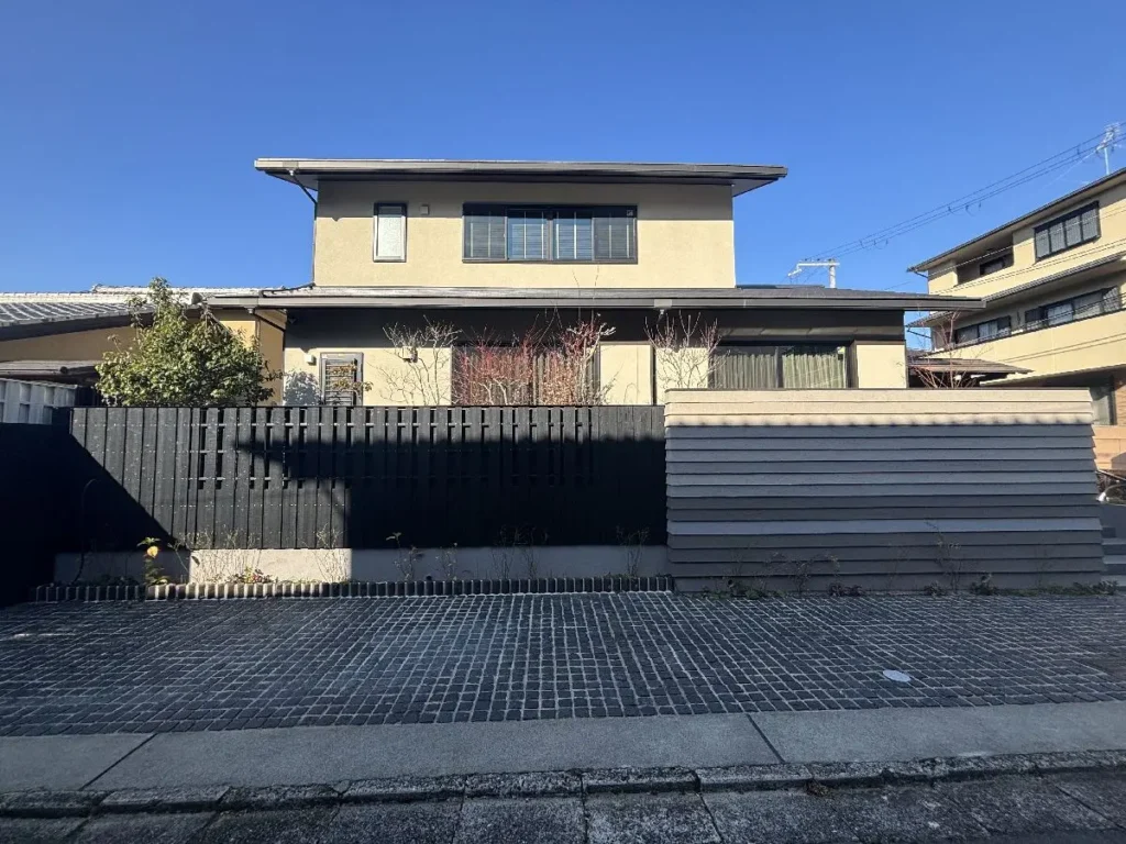 京都市東山区粟田口三条坊町｜東山站步行6分・祇園四条站步行18分・4LDK・庭院與停車空間充足