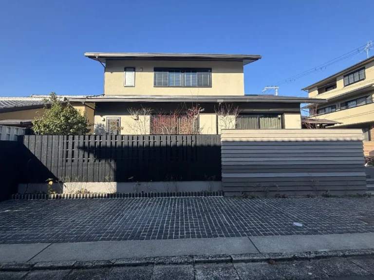 京都市東山区粟田口三条坊町｜東山站步行6分・祇園四条站步行18分・4LDK・庭院與停車空間充足