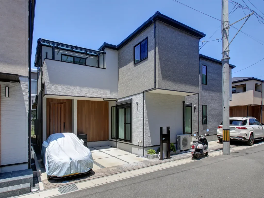 京都市伏見区羽束師鴨川町生活圈｜近鐵京都線竹田站巴士25分步行7分・JR東海道本線長岡京站巴士18分步行7分・木造2階建・2SLDK帶服務室與雙車位停車空間
