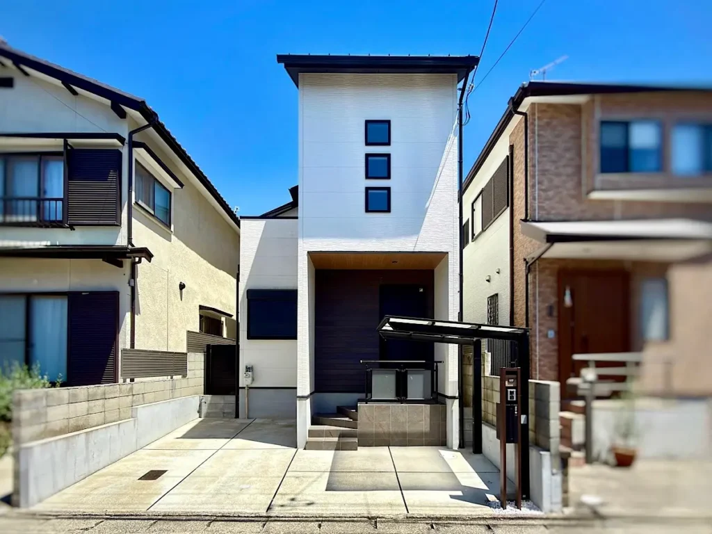 京都市伏見区大亀谷東寺町生活圈｜ＪＲ奈良線藤森站徒歩3分・京阪本線墨染站徒歩12分・木造2階建・3LDK屋根裏収納
